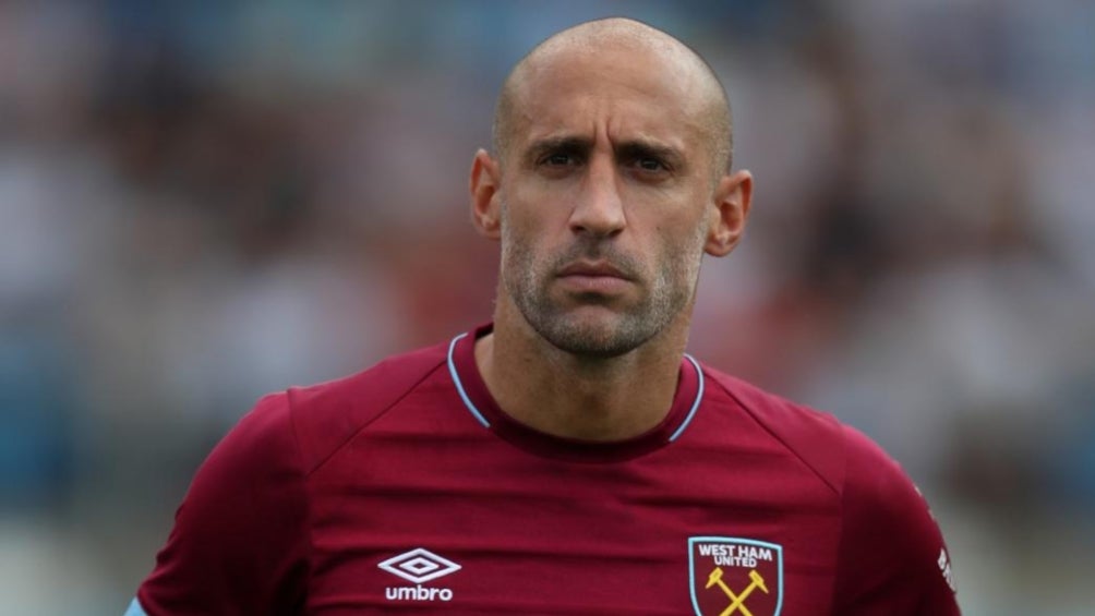 Pablo Zabaleta con la playera del West Ham