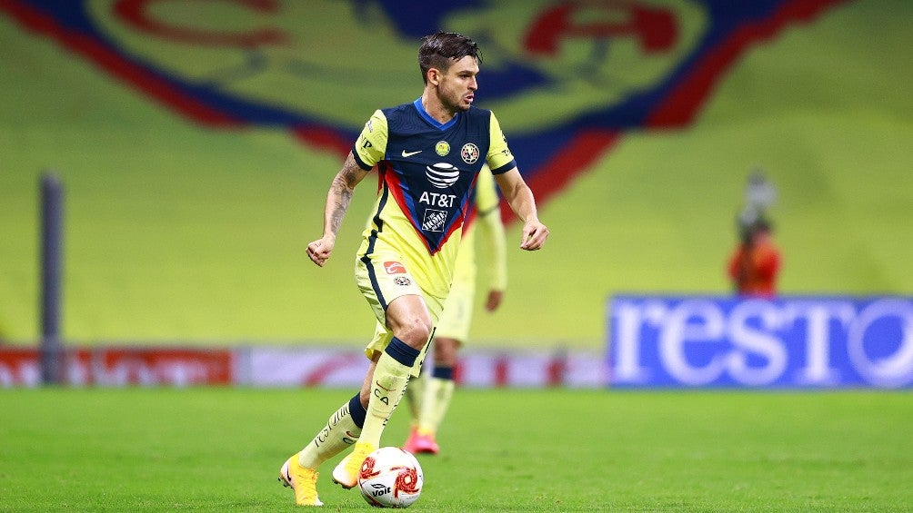 Nicolás Benedetti durante un partido con América