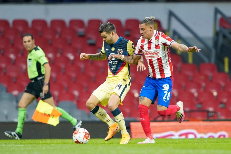 Nicolás Benedetti durante un partido con América