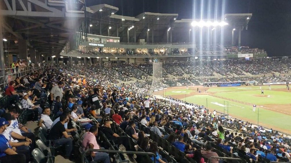 Afición en el estadio de los Yaquis