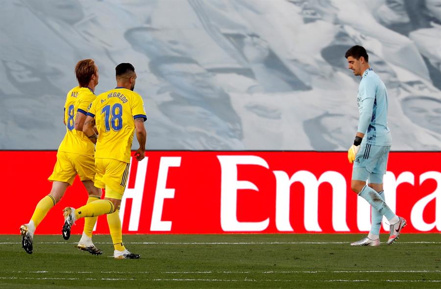 Jugadores del Cádiz celebran el gol 