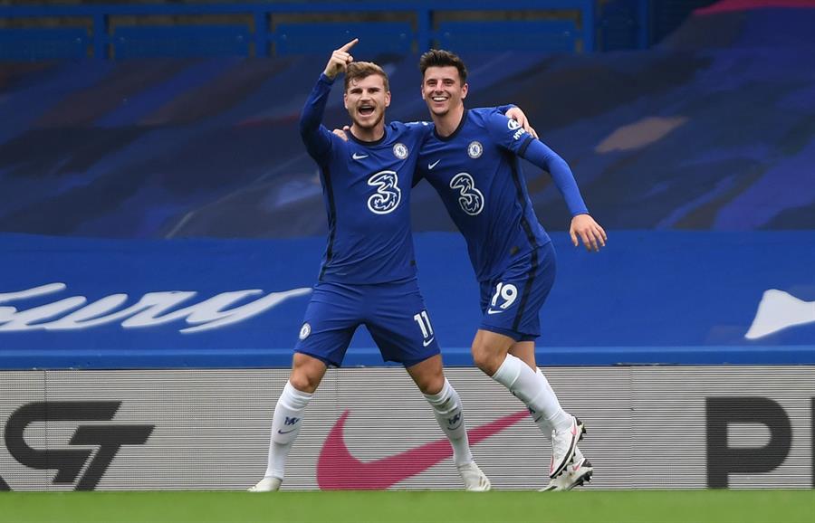 Timo Werner y Mason Mount luego del segundo gol del alemán