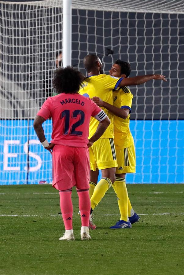 Jugadores del Cádiz celebran el gol 