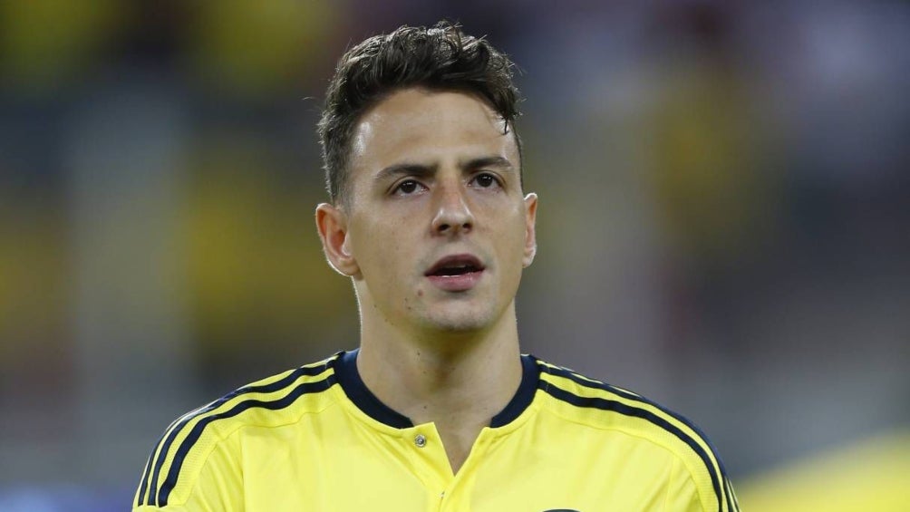 Santiago Arias en un partido con Colombia