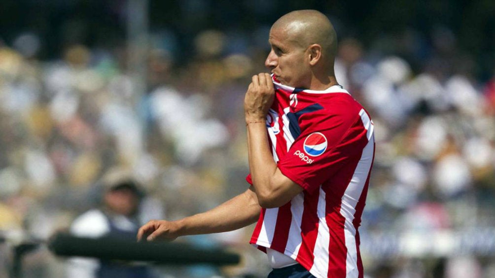 Bofo Bautista en celebración con Chivas