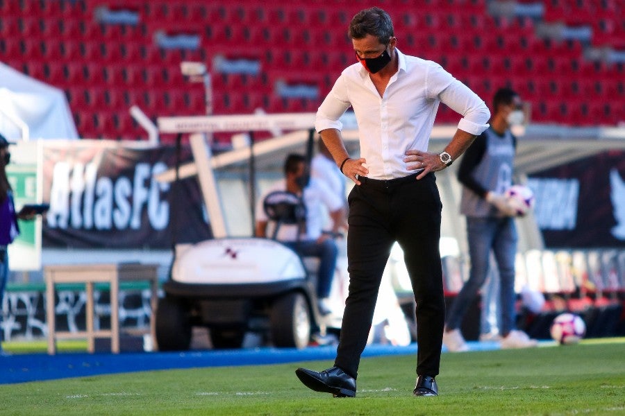 Diego Cocca durante un partido con Atlas