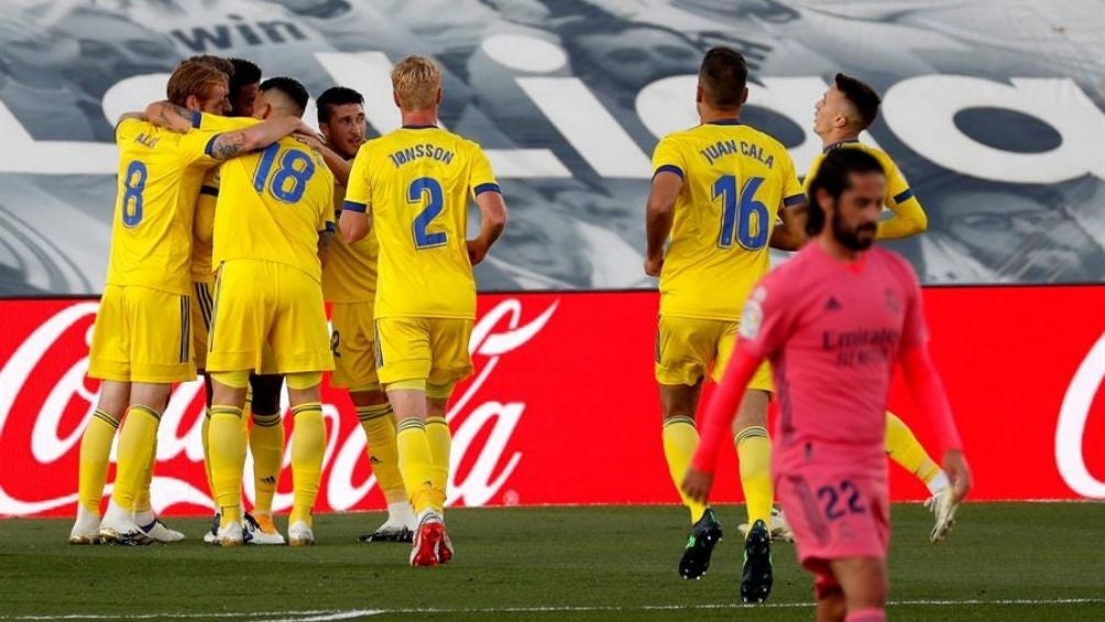 Jugadores del Cádiz celebran el gol 