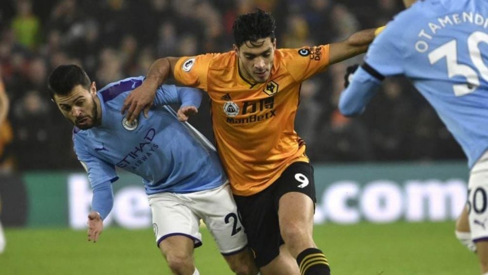 Raúl Jiménez en partido con Wolves