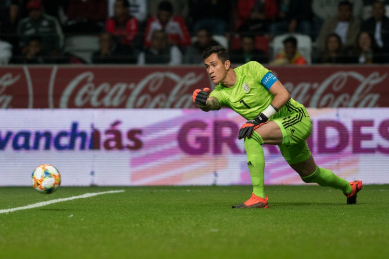 Gudiño en partido con México