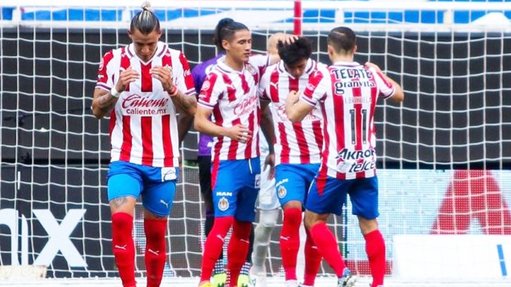 Jugadores de Chivas en un partido