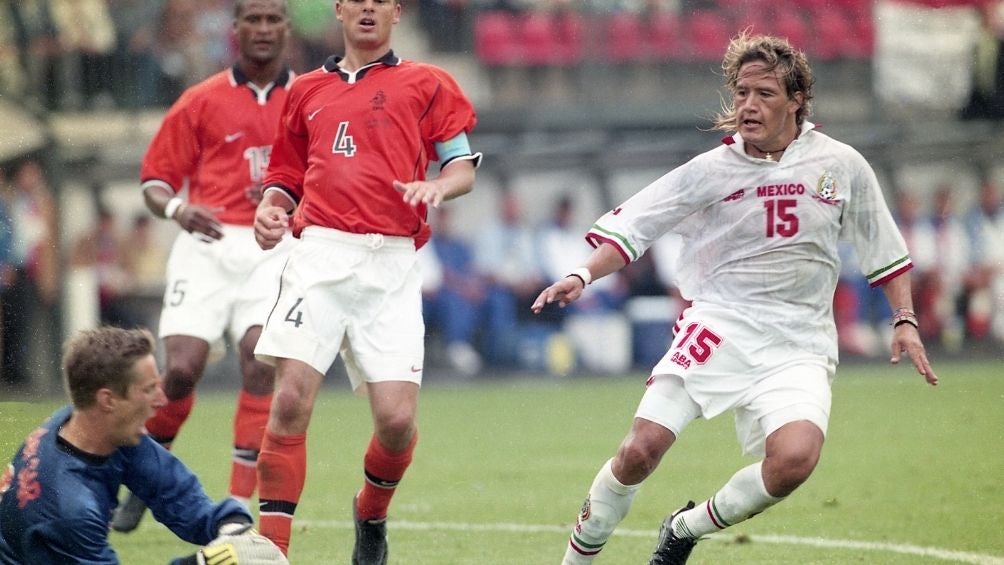 Luis Hernández con la Selección