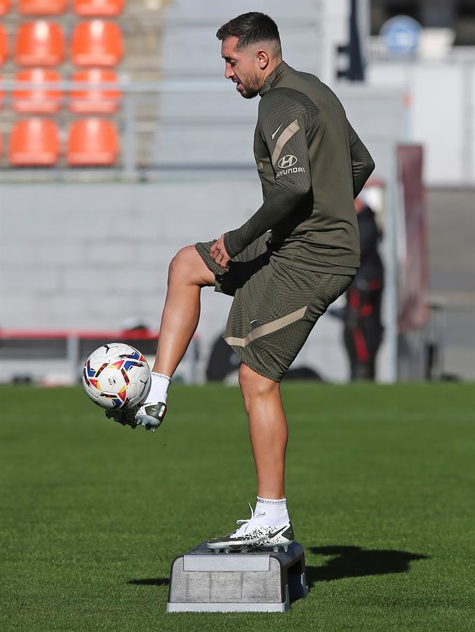 Héctor Herrera en los entrenamientos 