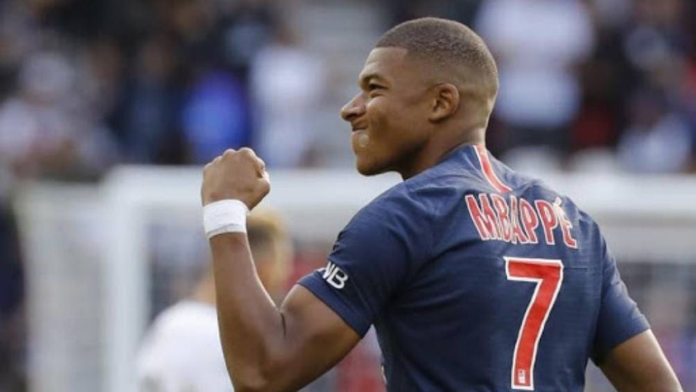 Kylian Mbappé en partido con el PSG