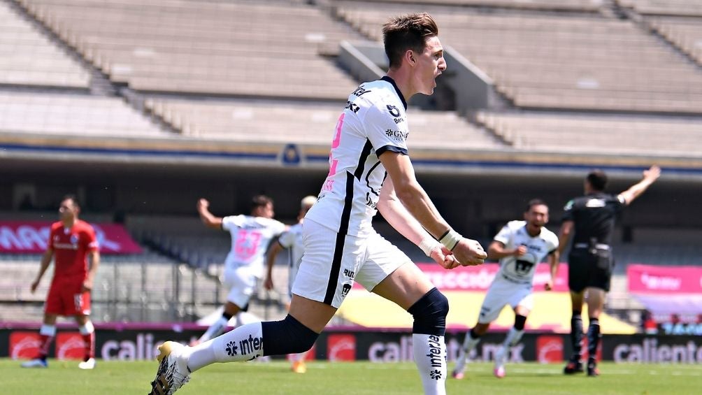 Facundo Waller en partido con Pumas 