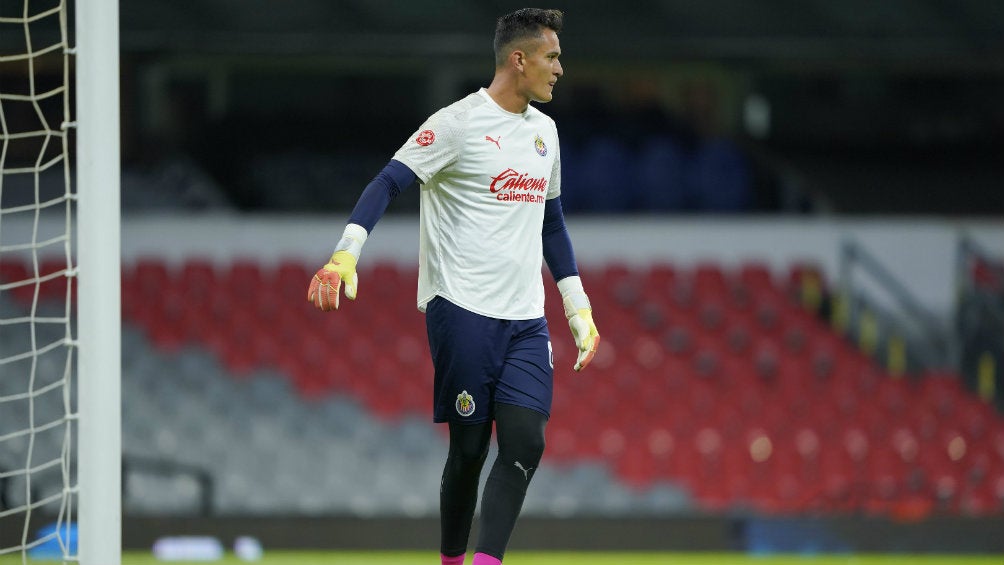 Raúl Gudiño en partido con Guadalajara