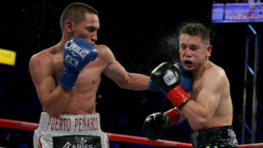 Carlos Cuadras vs Gallo Estrada 