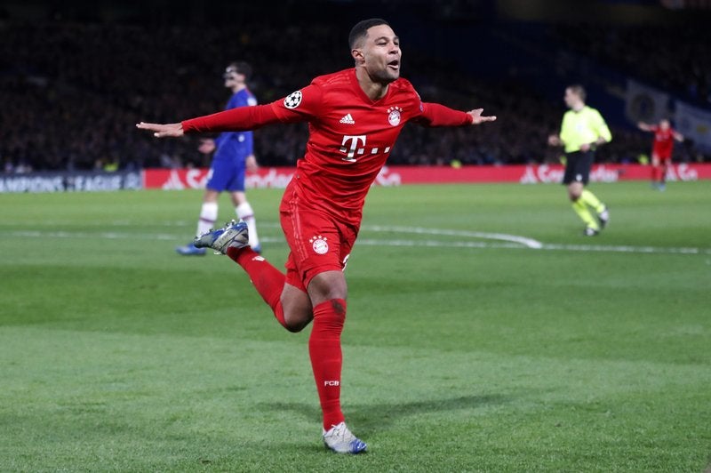 Serge Gnabry durante un partido con Bayern Munich