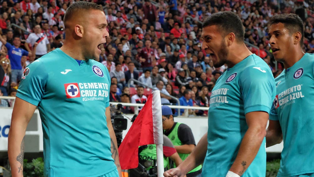 Cabecita Rodríguez celebra gol ante Chivas en el Clausura 2020