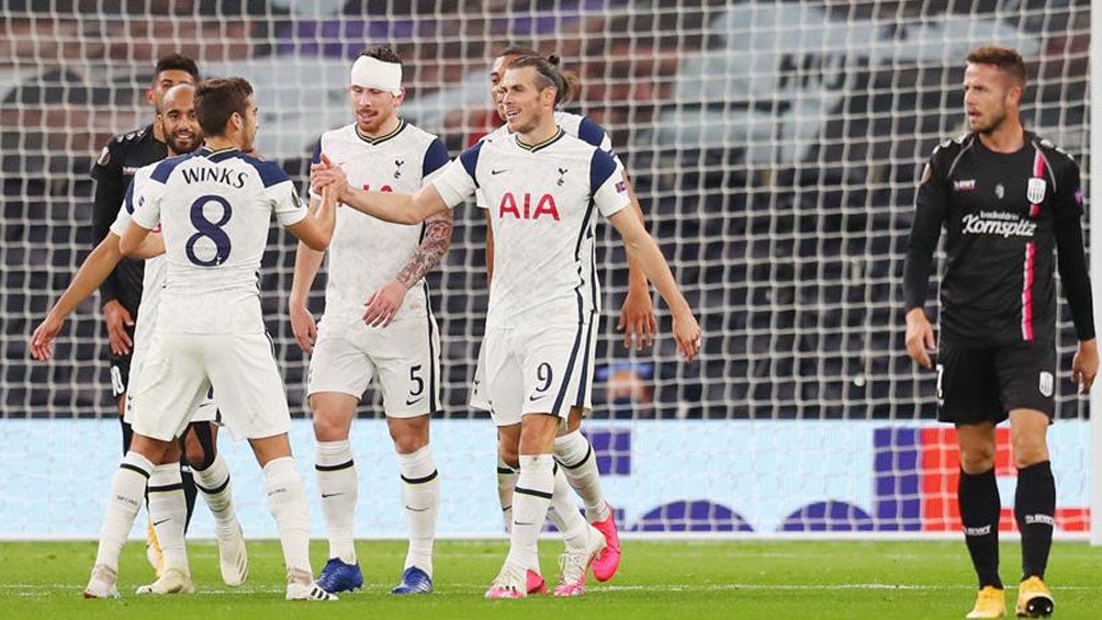 Bale festeja junto a sus compañero un gol del Tottenham