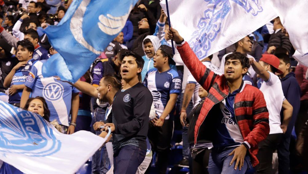 Afición del Puebla en el Estadio Cuauhtémoc