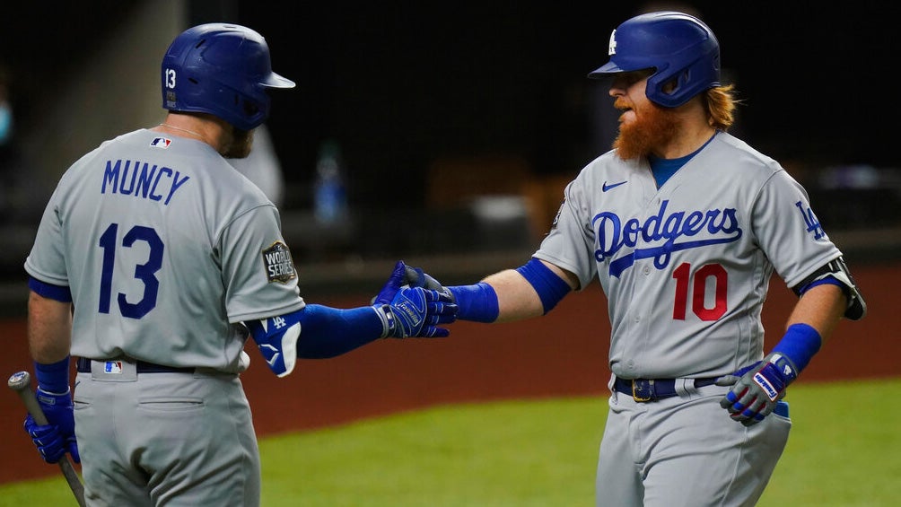 Justin Turner celebra junto a Max Muncy