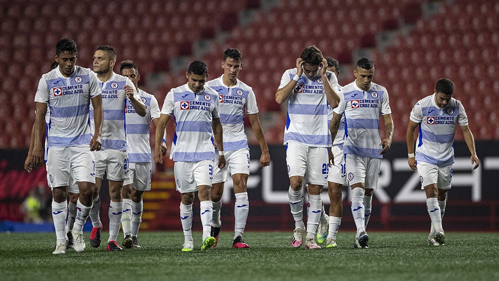 Jugadores de Cruz Azul se lamentan en el partido contra Xolos