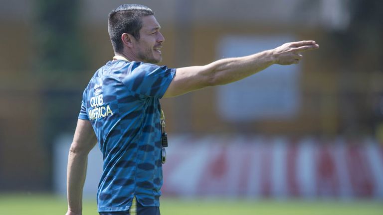 Giber Becerra en entrenamiento con América