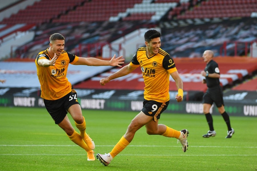 Raúl Jiménez durante un partido con Wolves