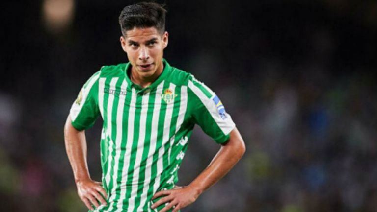  Diego Lainez en partido con el Betis