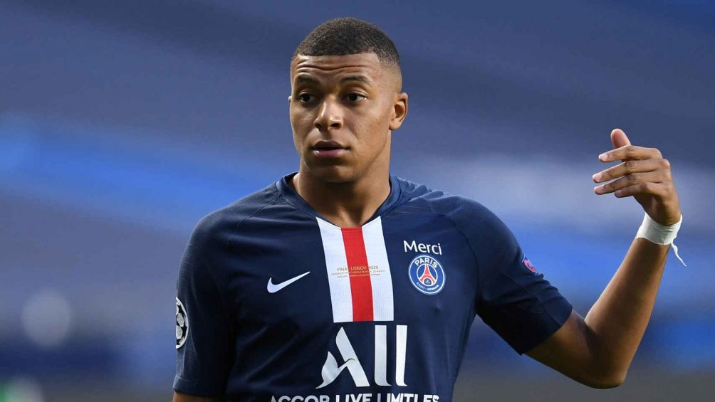 Mbappé en partido con PSG