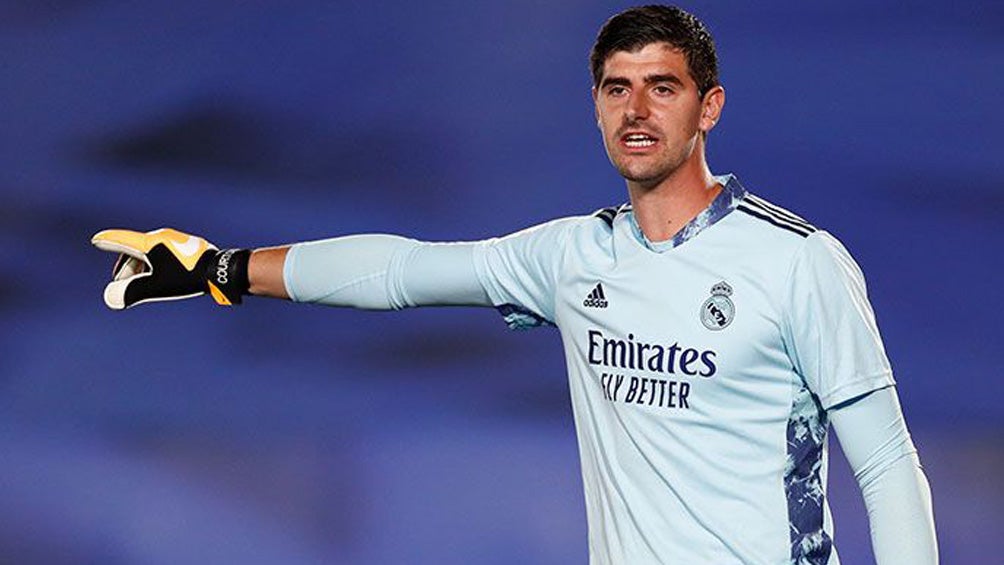 Thibaut Courtois durante un duelo con el Real Madrid 