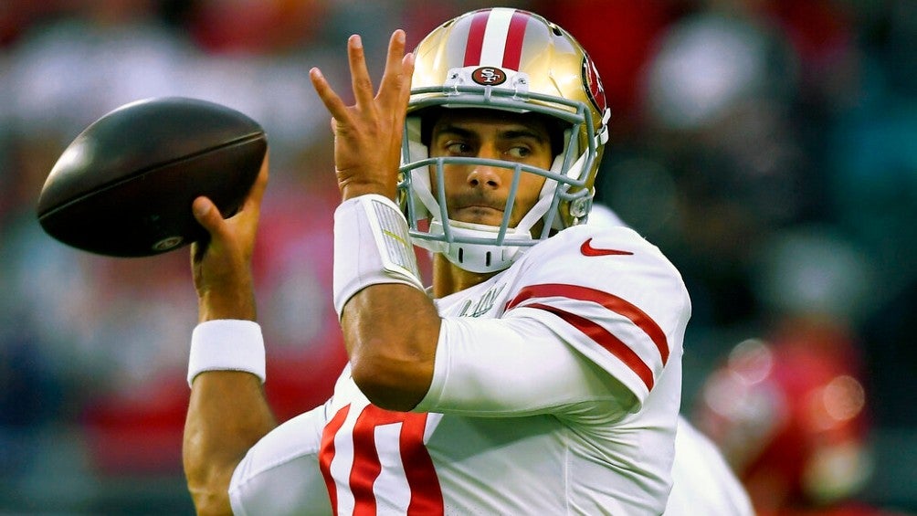 Jimmy Garoppolo durante un partido con 49ers