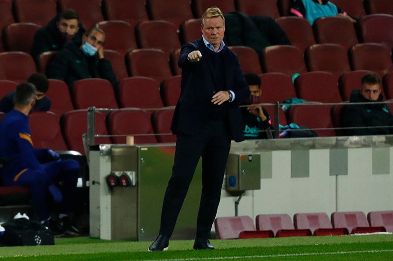 Koeman da indicaciones en el Clásico de España 