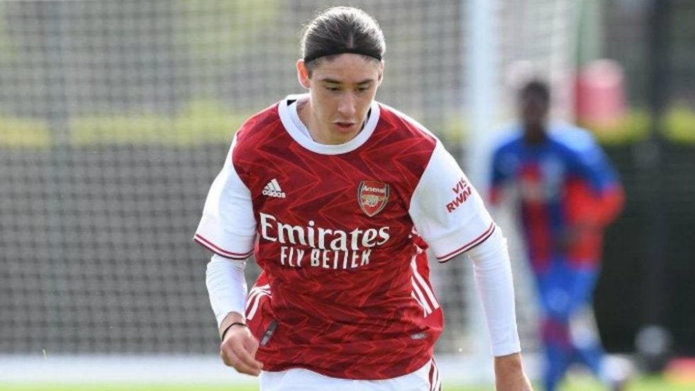 Marcelo Flores en partido con Arsenal Sub 18