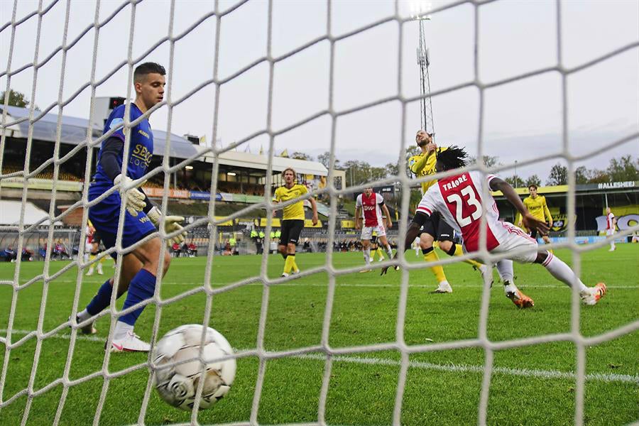 Uno de los 13 tantos que recibió Van Crooy