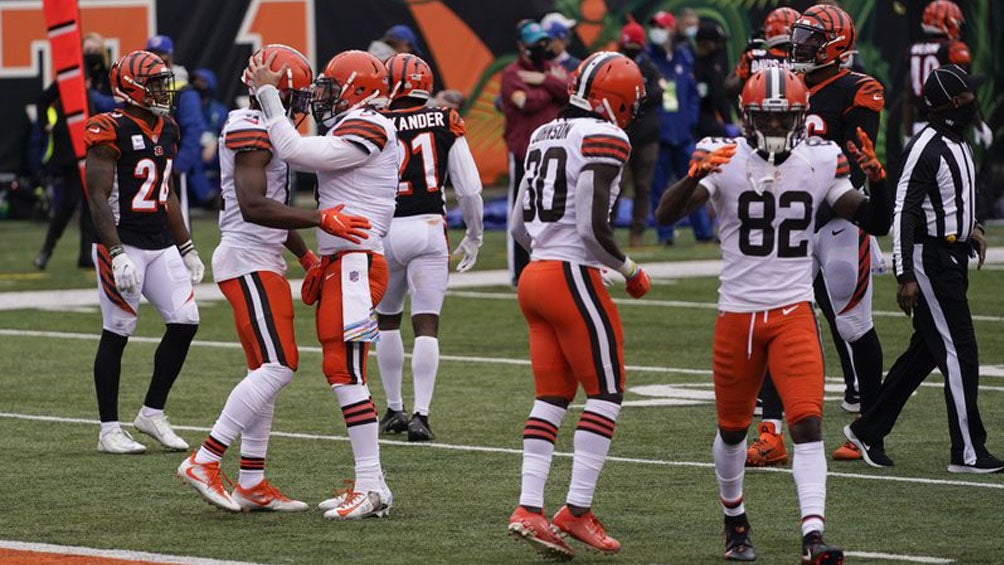 Los Browns celebran una anotación sobre los Bengals