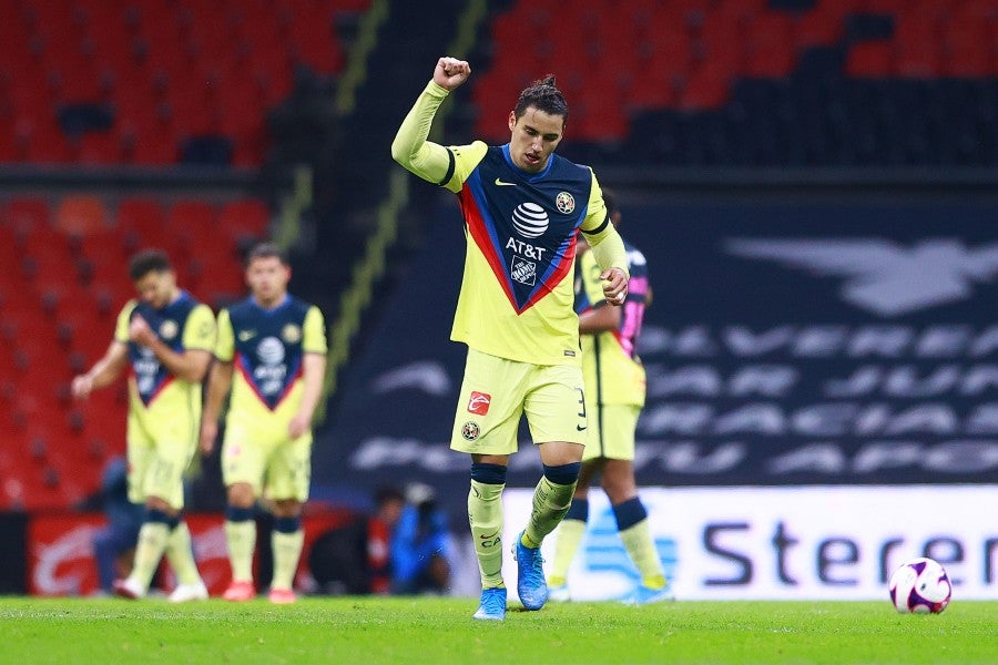 Jorge Sánchez durante un partido con América