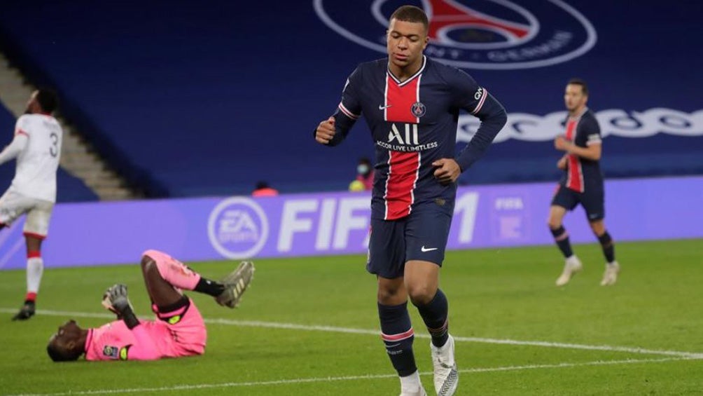 Kylian Mbappé tras una acción con el PSG