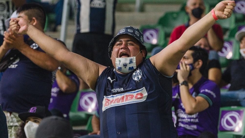 Aficionados de Rayados en el duelo vs Mazatlán 