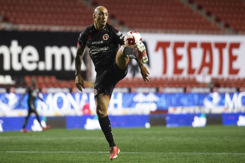 Ariel Nahuelpan con Xolos