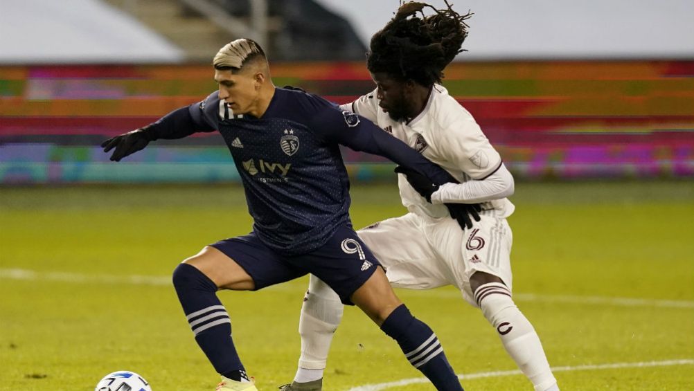 Alan Pulido en partido de la MLS 