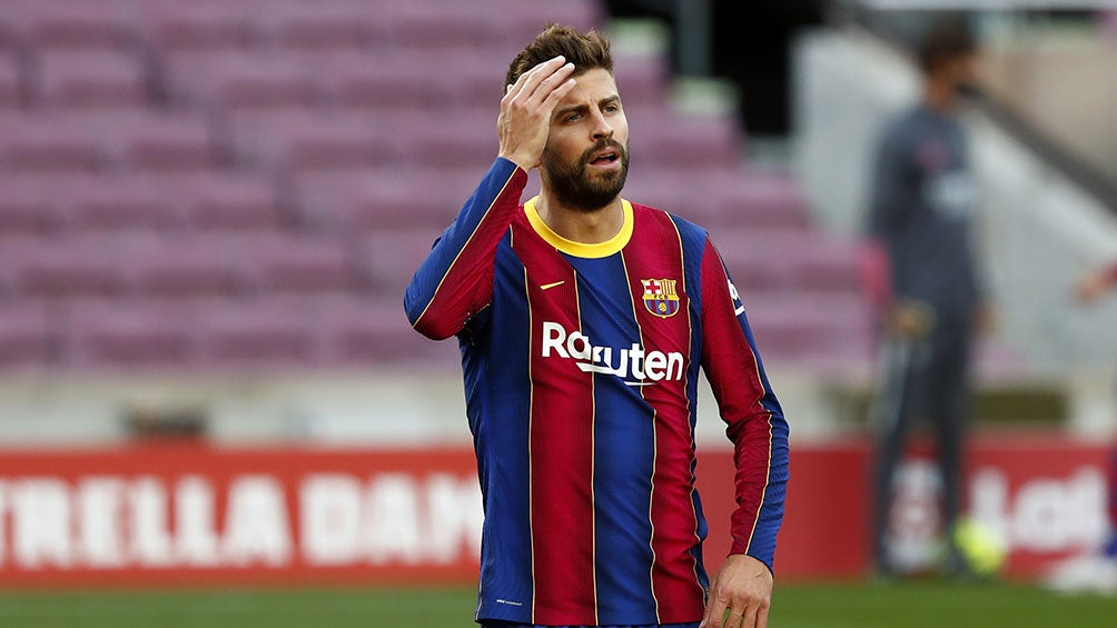 Piqué se lamenta en un partido con Barcelona