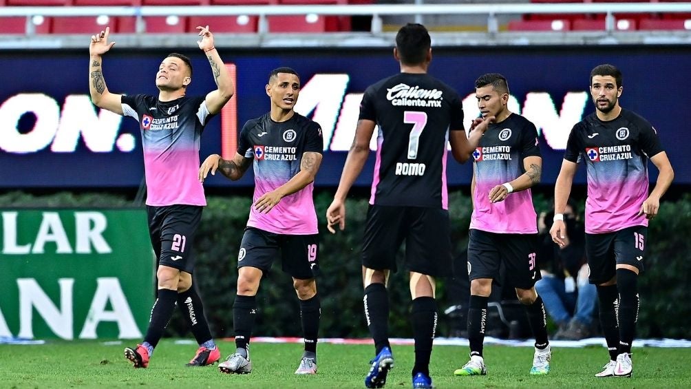 Jugadores de Cruz Azul durante un partido 