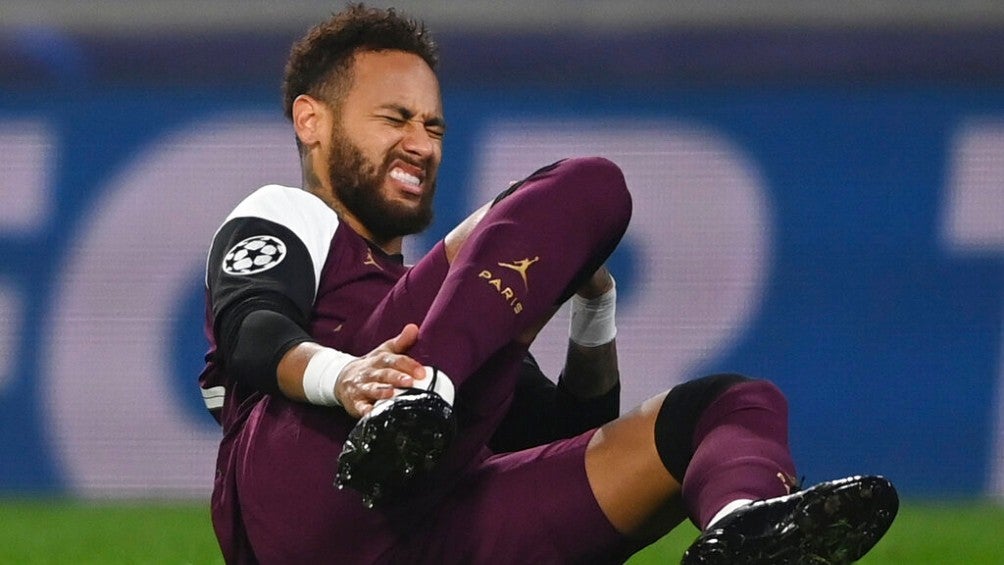 Neymar salió lesionado en la Champions League