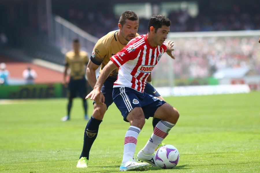 Israel Castro disputó el Pumas vs Chivas con ambas playeras