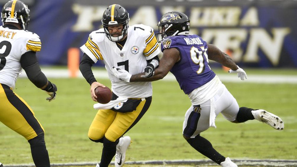 Roethlisberger en acción ante los Ravens