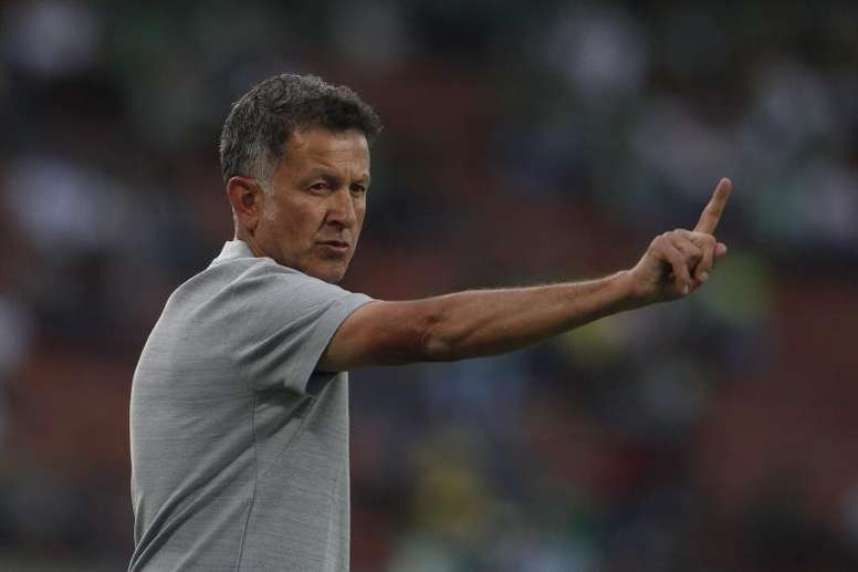 Juan Carlos Osorio dirigiendo un partido del Atlético Nacional