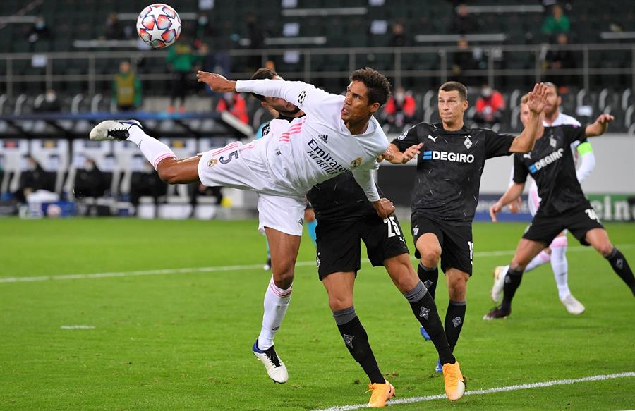 Raphael Varane en juego con el Real Madrid 