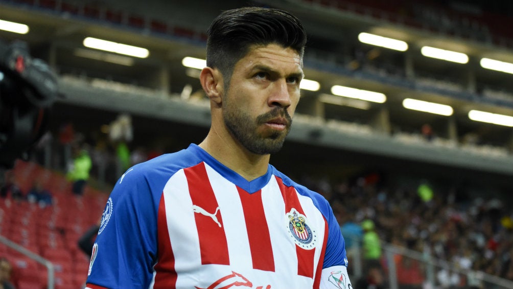 Oribe Peralta jugando en Chivas