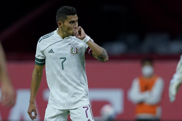 Orbelín Pineda en festejo de gol con Selección Mexicana